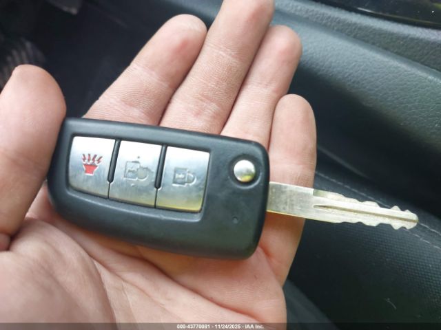 Nissan Rogue S Image 4