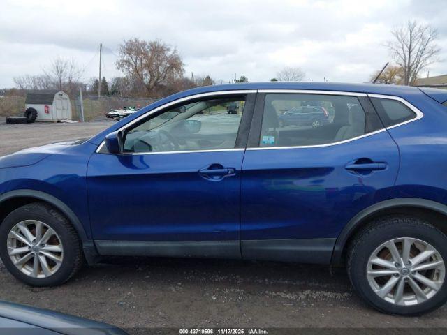 Nissan Rogue S Image 5