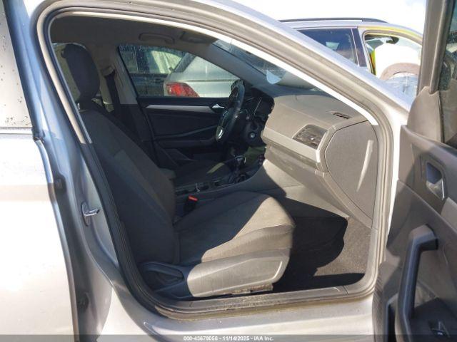 Volkswagen Jetta Image 12