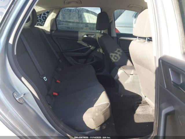 Volkswagen Jetta Image 6