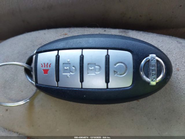 Nissan Pathfinder S Image 4