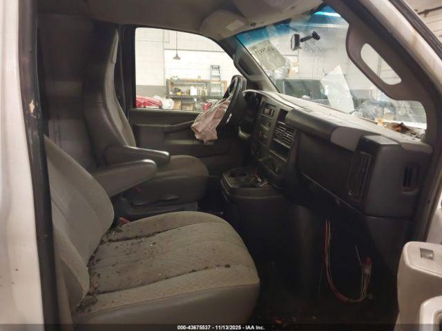 GMC Savana Work Van Image 11