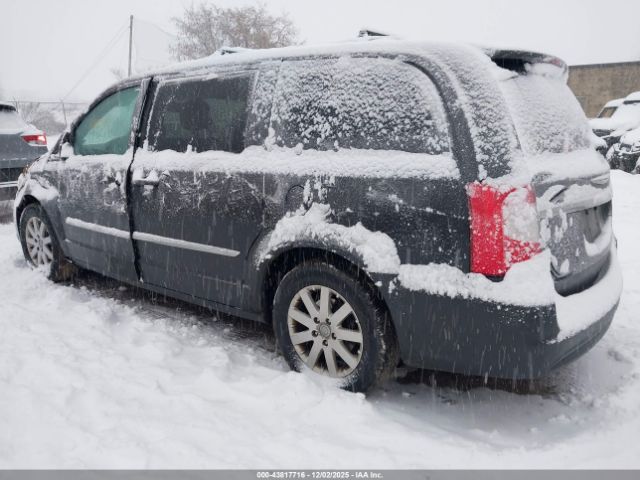 Chrysler Town & Country Touring-l Image 16