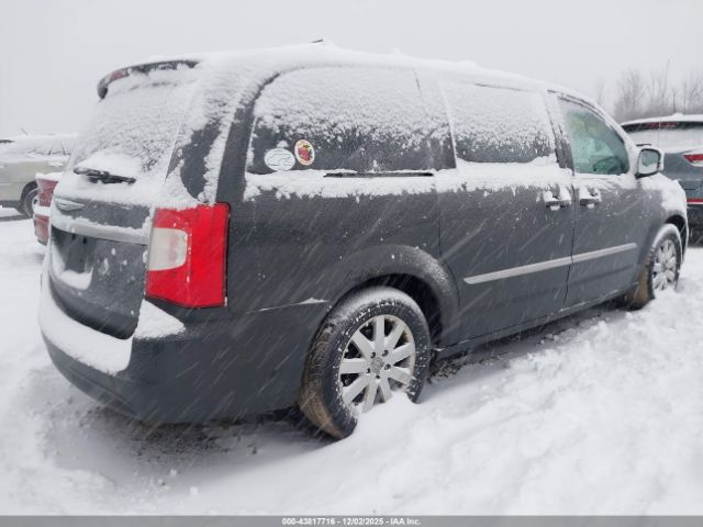 Chrysler Town & Country Touring-l Image 4