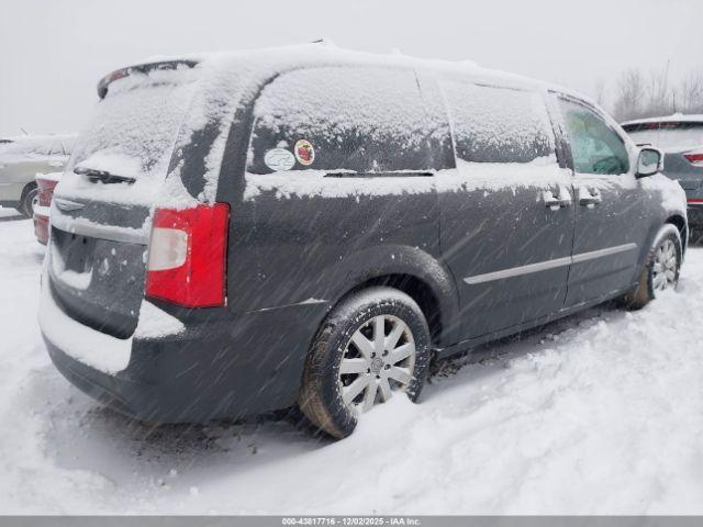 Chrysler Town & Country Touring-l Image 4