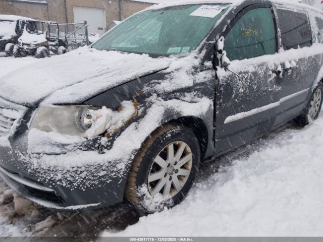 Chrysler Town & Country Touring-l Image 7