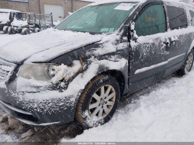 Chrysler Town & Country Touring-l Image 7