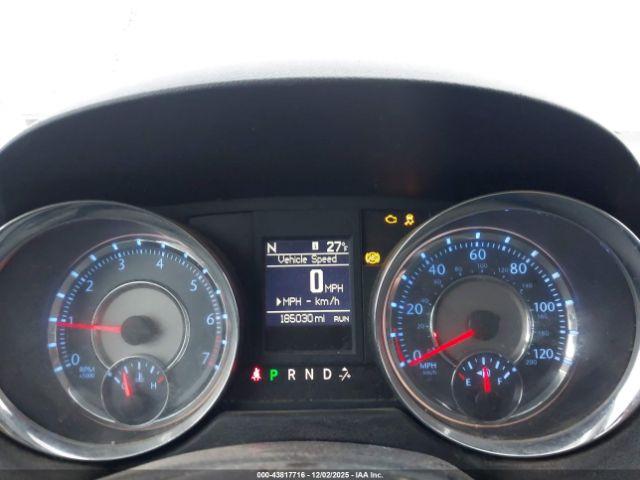 Chrysler Town & Country Touring-l Image 11