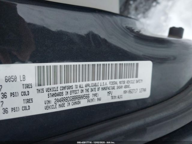 Chrysler Town & Country Touring-l Image 10