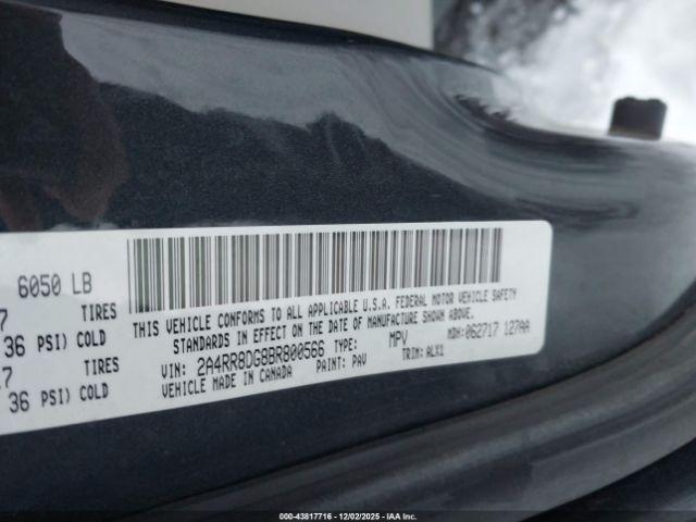 Chrysler Town & Country Touring-l Image 10