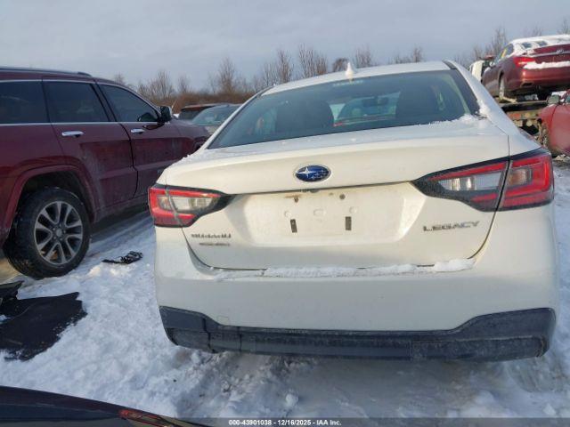 Subaru Legacy Premium Image 13