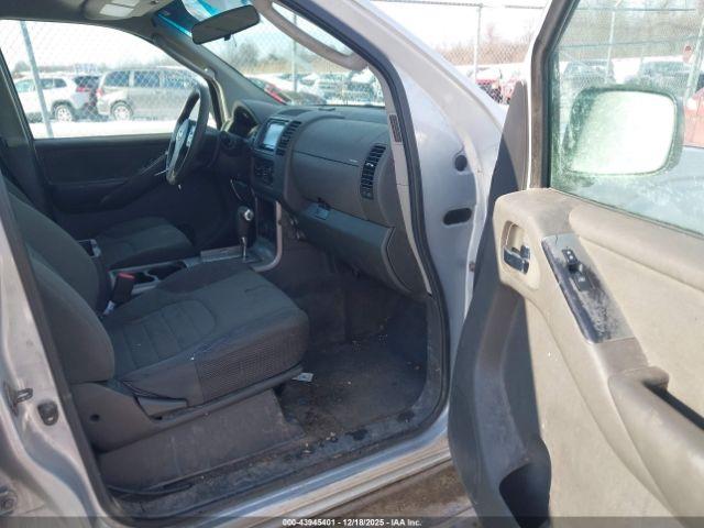 Nissan Pathfinder S Image 3