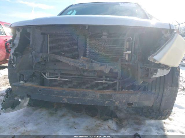 Nissan Pathfinder S Image 4