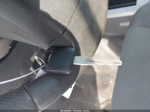 Nissan Pathfinder S Image 9