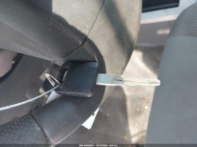 Nissan Pathfinder S Image 9