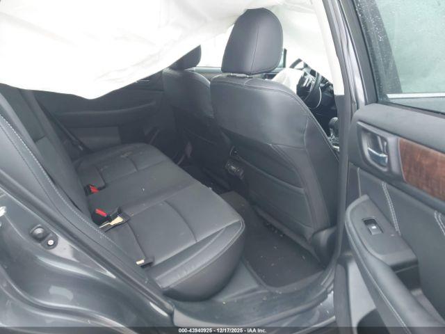 Subaru Outback 2.5i Limited Image 6