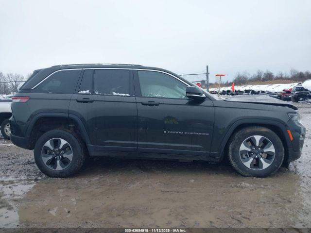 Jeep Grand Cherokee Image 16