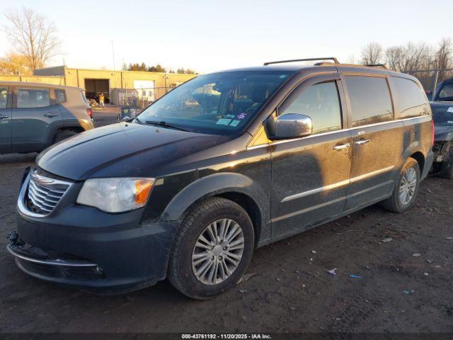 Chrysler Town & Country Touring-l Image 15