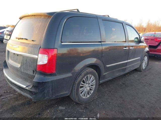 Chrysler Town & Country Touring-l Image 13