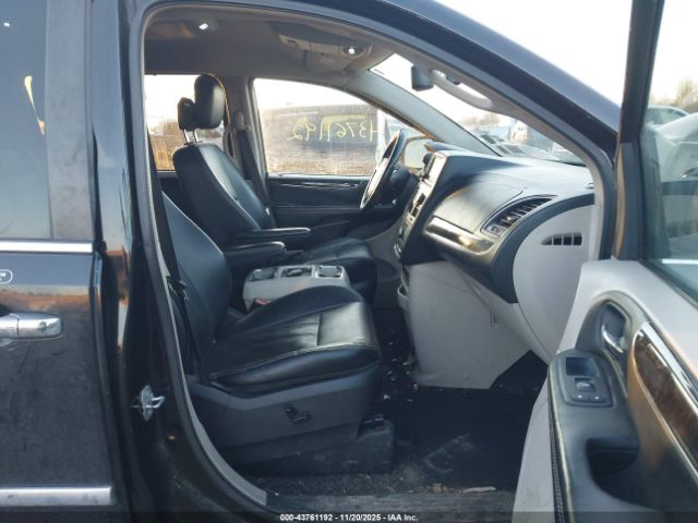 Chrysler Town & Country Touring-l Image 3