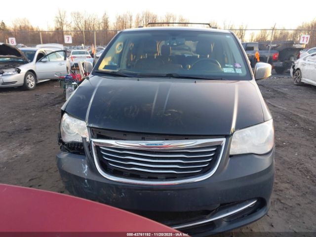 Chrysler Town & Country Touring-l Image 10