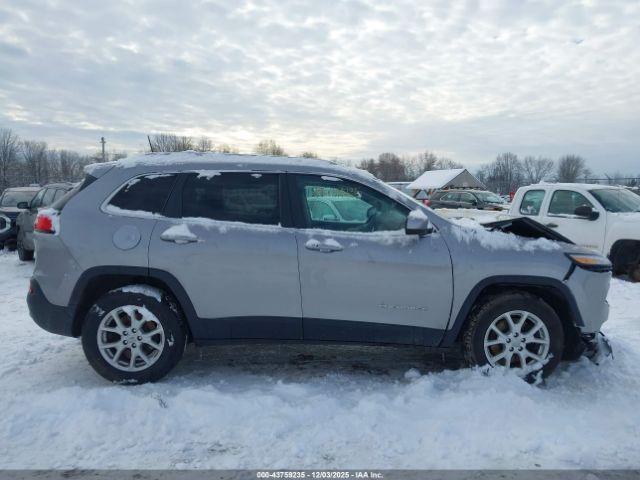 Jeep Cherokee Latitude Plus 4x4 Image 12