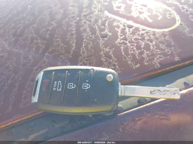 Kia Optima Lx Image 2