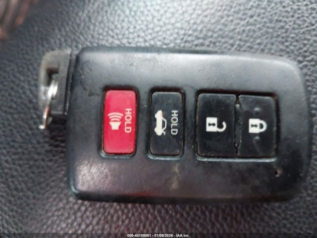 Toyota Corolla Xse Image 8