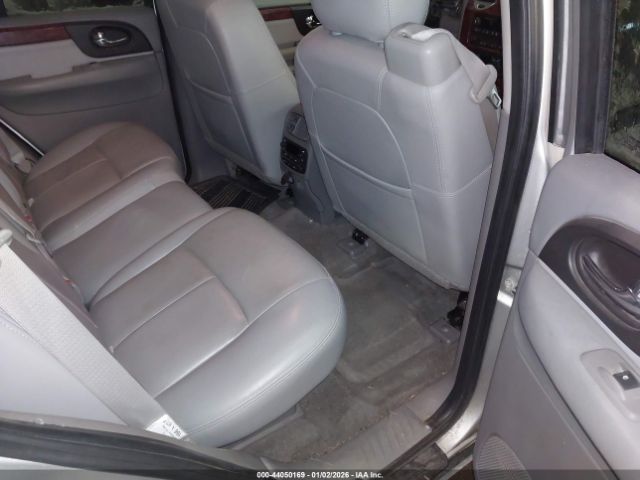 GMC Envoy Slt Image 10