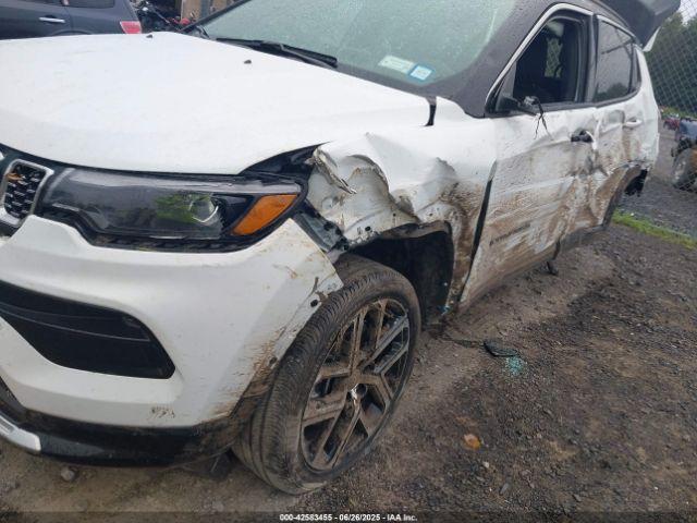 Jeep Compass Limited 4x4 Image 6