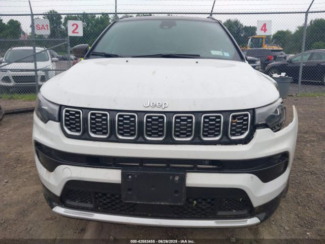 Jeep Compass Limited 4x4 Image 9