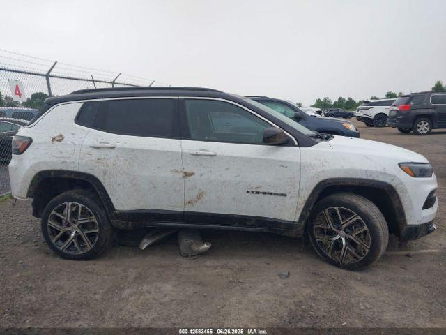 Jeep Compass Limited 4x4 Image 14