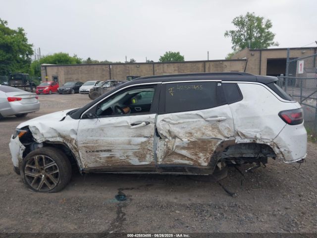 Jeep Compass Limited 4x4 Image 4