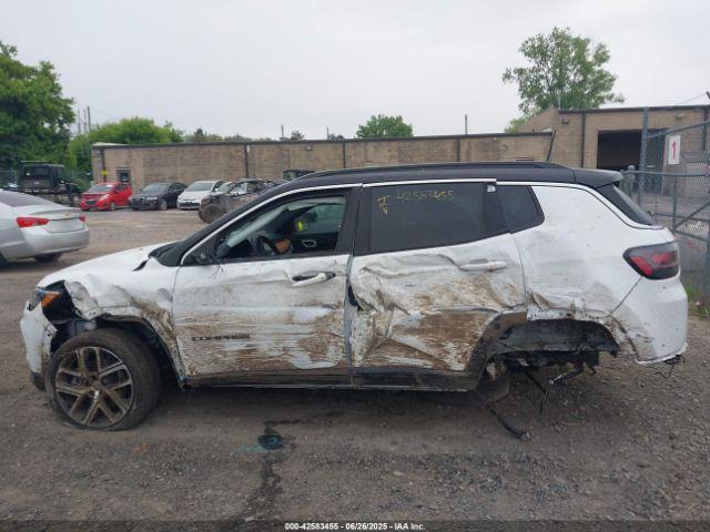 Jeep Compass Limited 4x4 Image 4